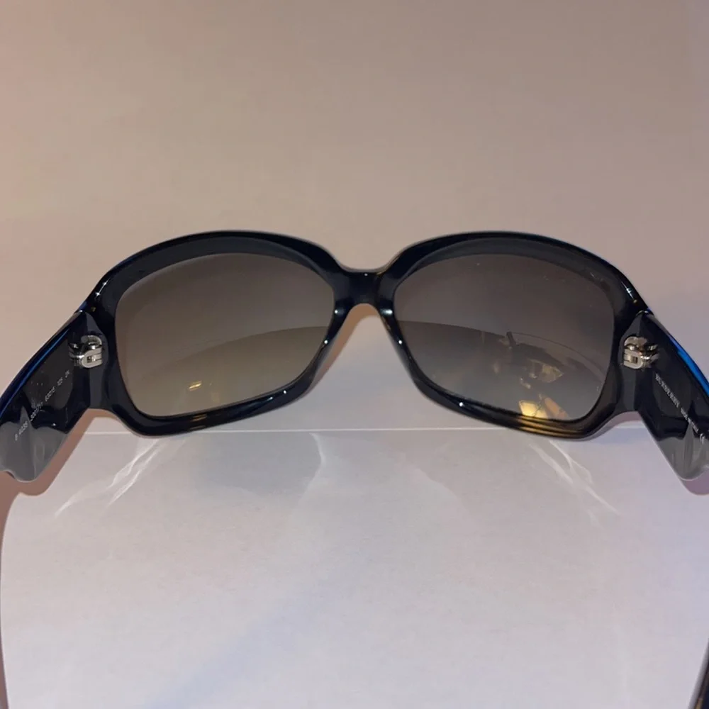 Burberry 4035 Black Sunglasses with Burberry Placard On Temples - Picture 7 of 7